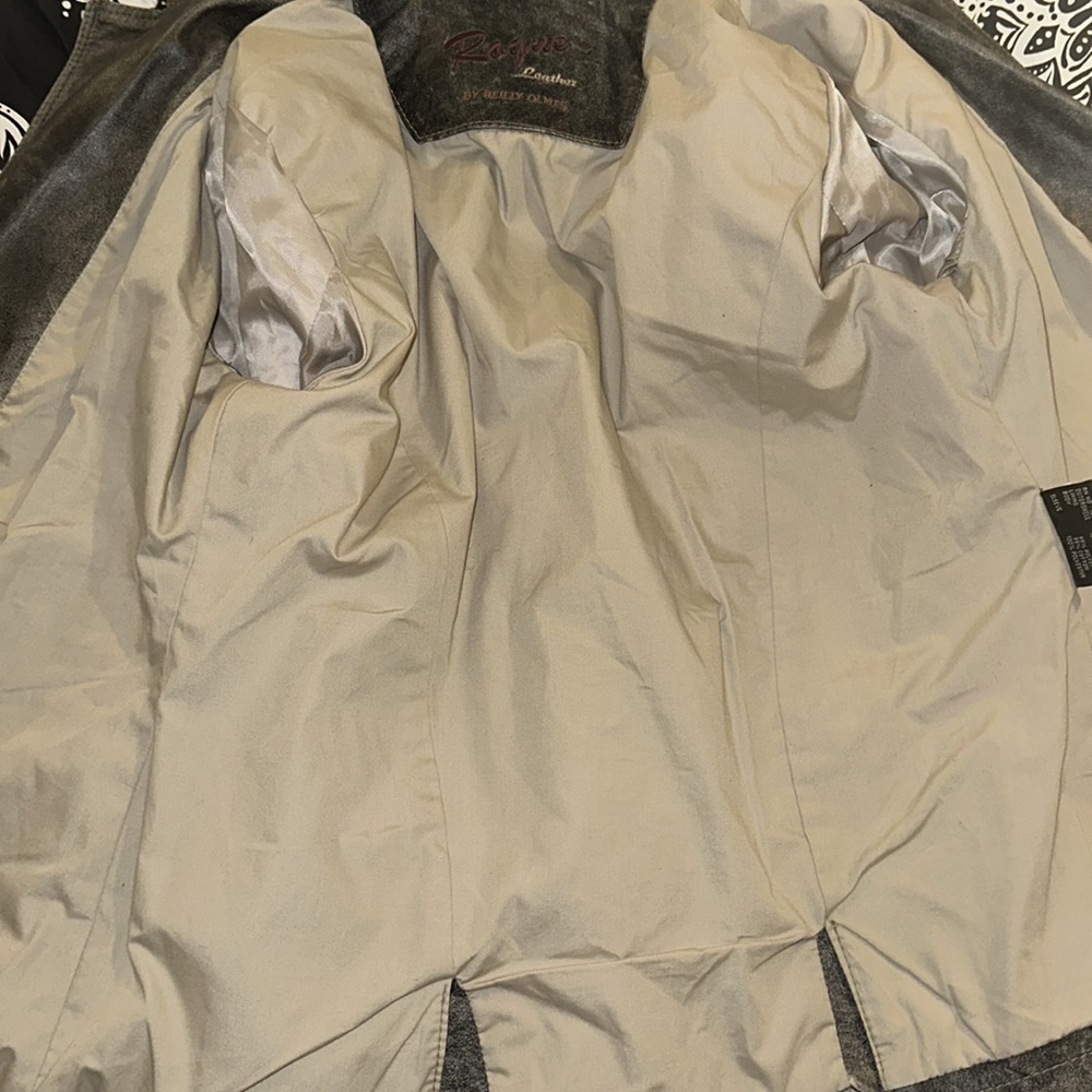 Leather jacket - Picture 2 of 12